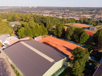 10 terrains extérieurs en terre battue