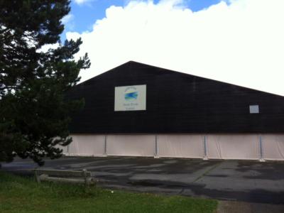 vu ext courts couverts bleus base de loisirs seine ecole