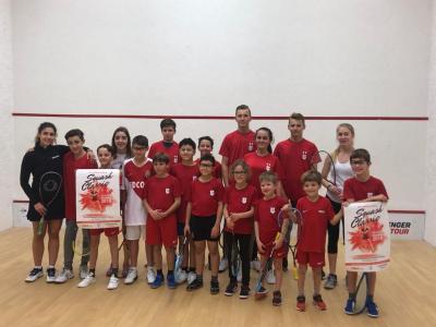 l'école de squash avec les joueuses du Classic 2018