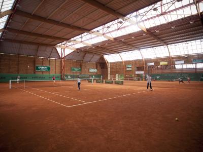 tennis-courts int.