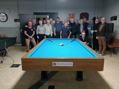 Le BCT réuni autour du billard Pierre Sans