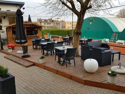 Outdoor attractive & spacious terrace